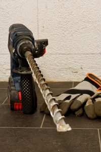 Jak poradzić sobie z wierceniem w betonie – cięcie i wiercenie w betonie. Diamentowe cięcie betonu